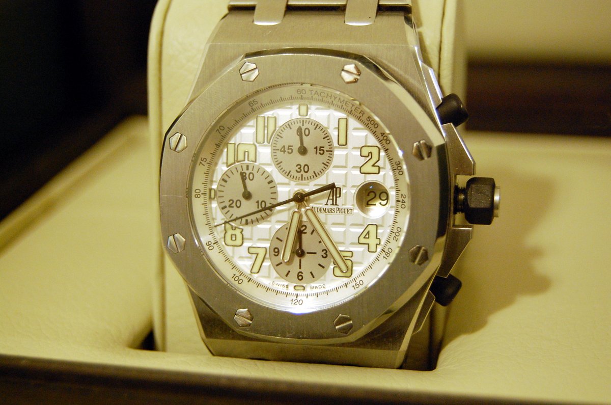 Audemars Piguet Royal Oak, lunette octogonale et vis apparentes dessinees par Gerald Genta