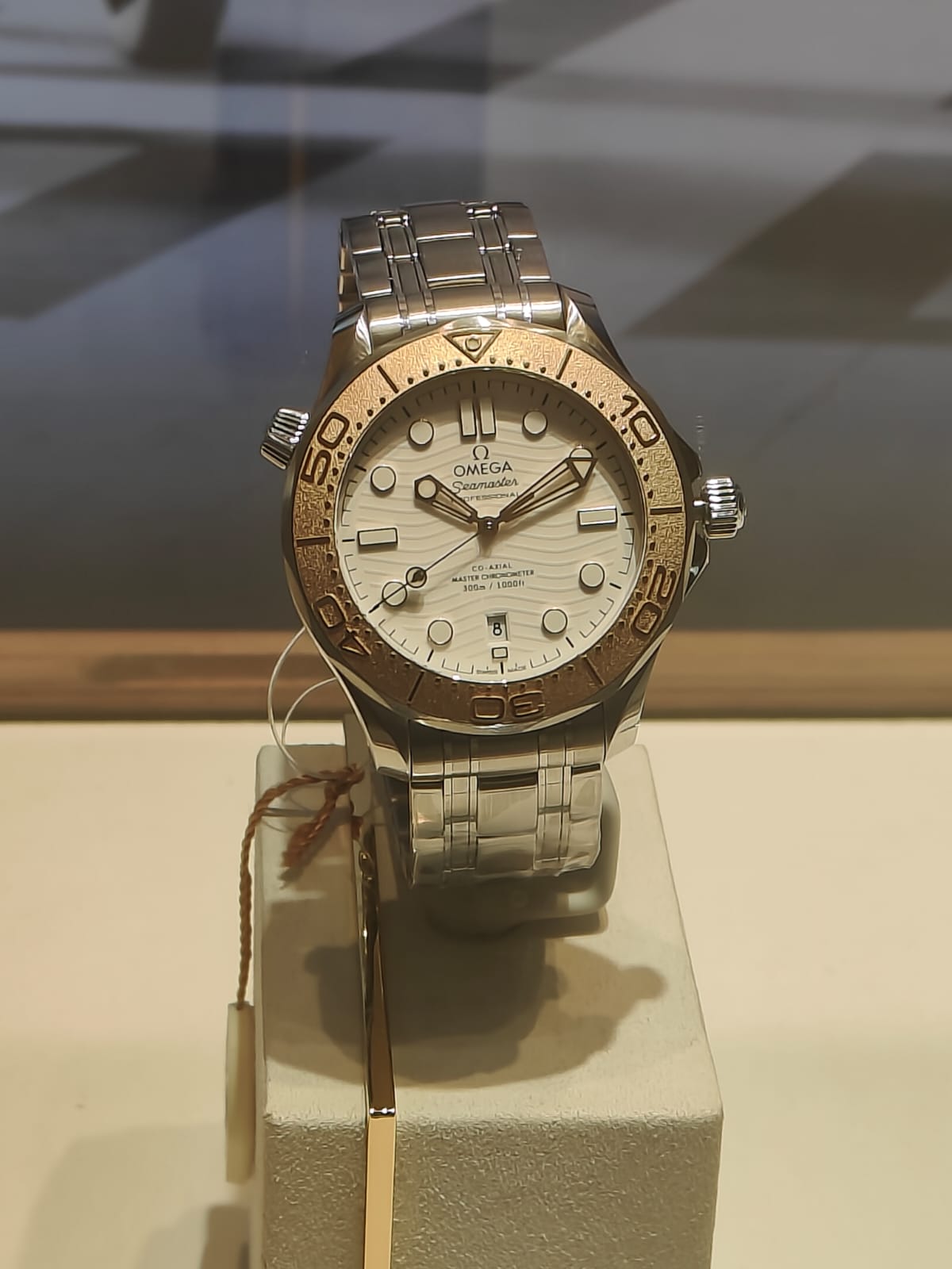 Omega Seamaster Co-Axial, montre de plongee emblematique de la manufacture biennoise