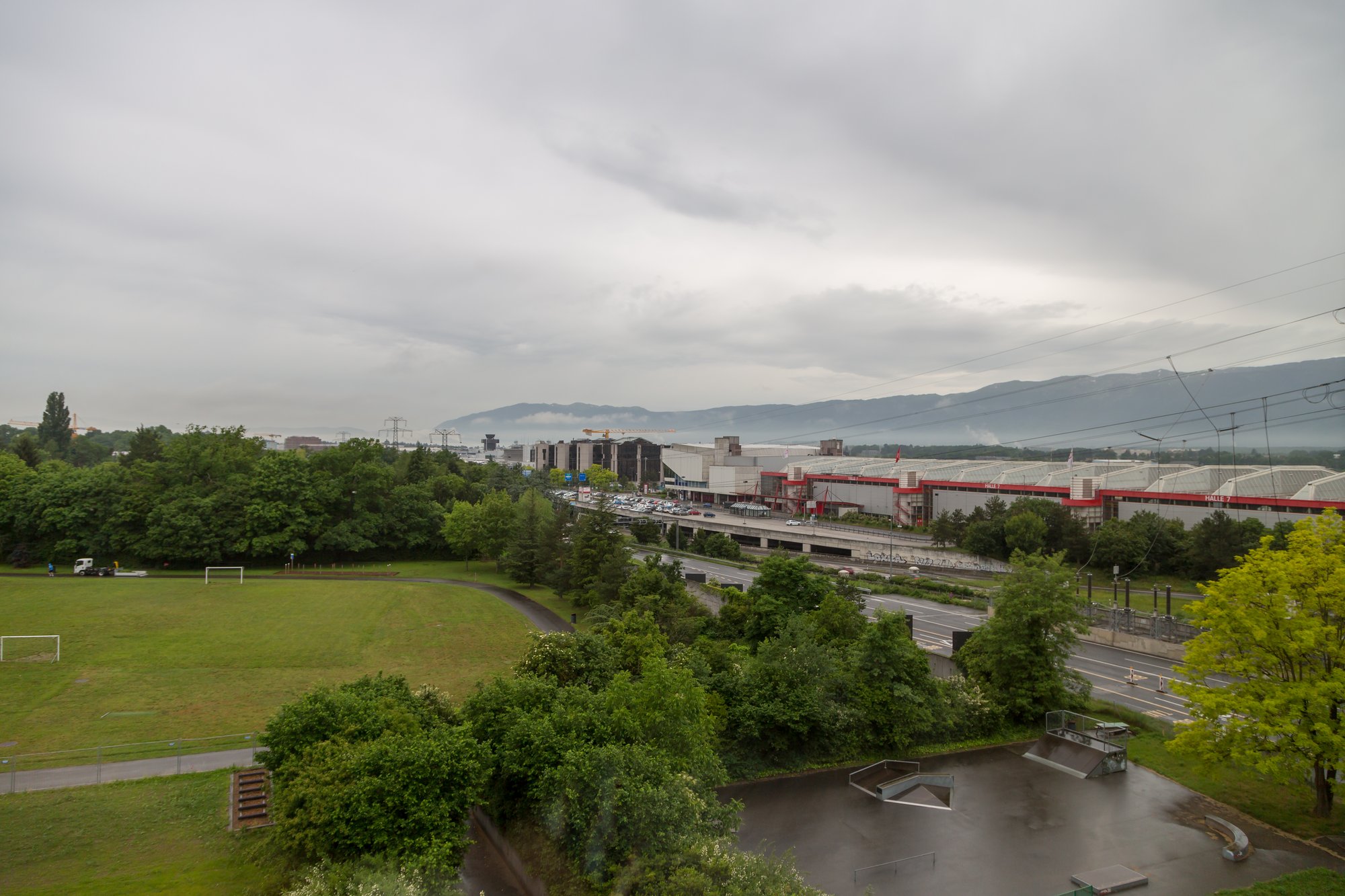 Vue extérieure du Palexpo à Genève, site du salon Watches & Wonders