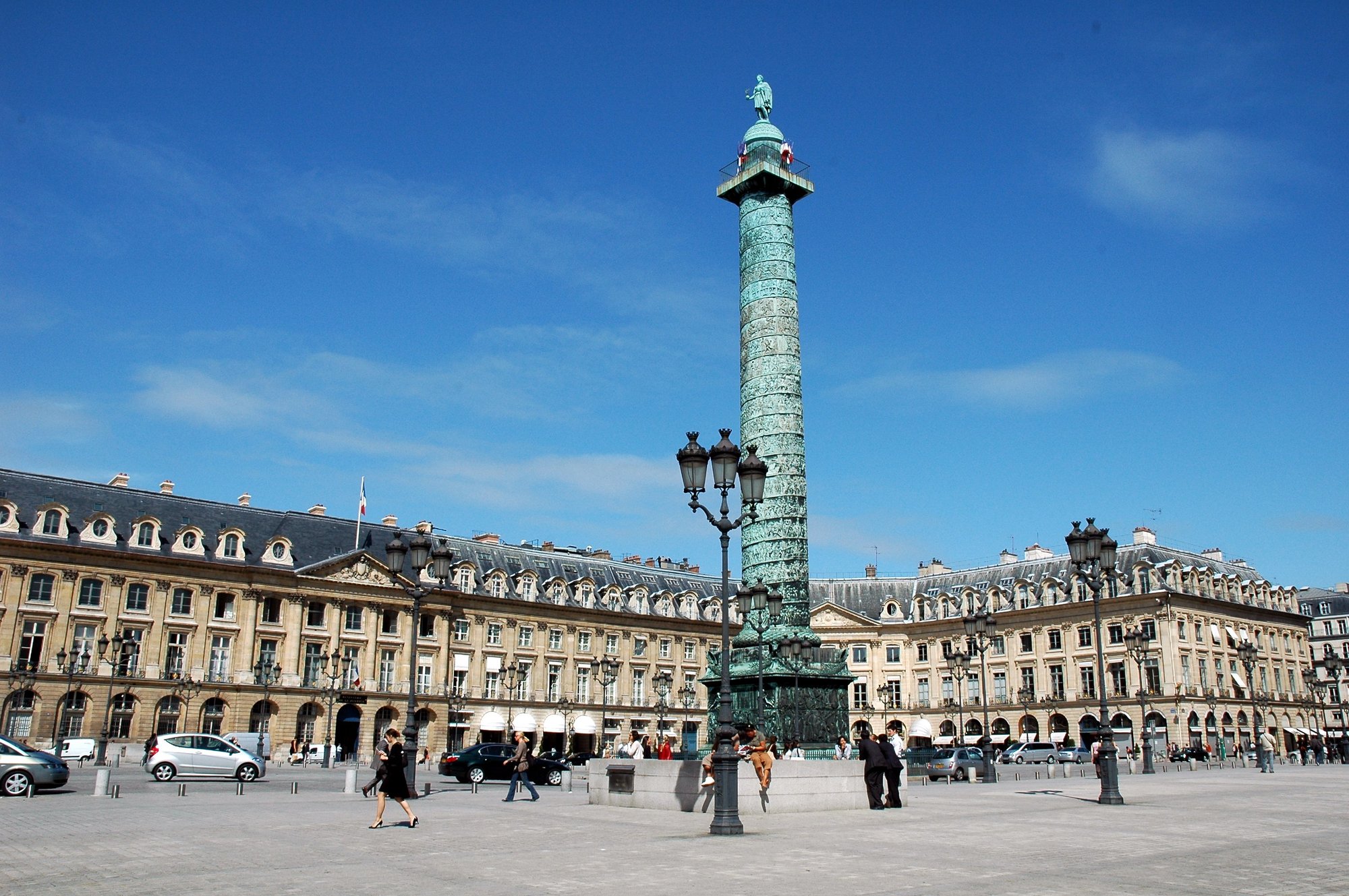 La place Vendôme à Paris, épicentre mondial du luxe horloger depuis le XIXe siècle